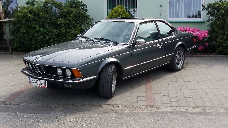 klasyczne samochody z czasów PRL-u