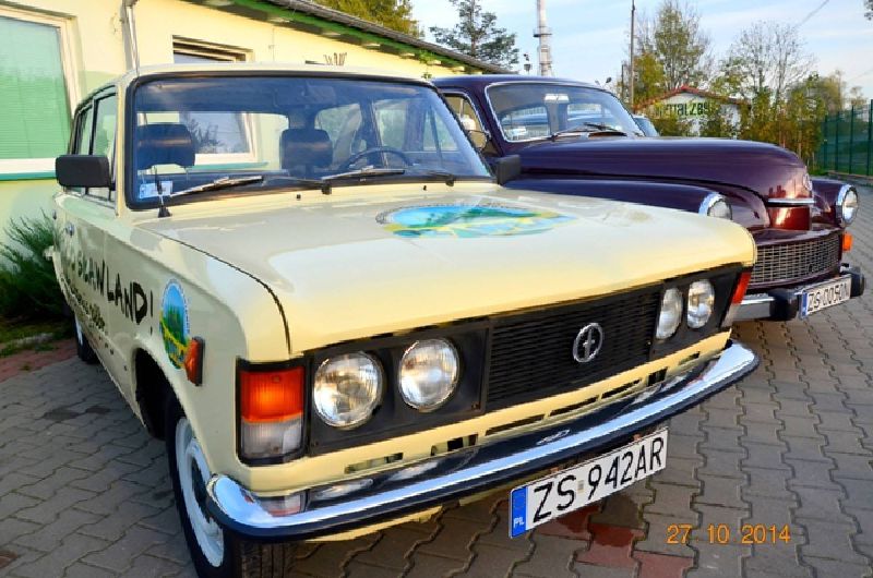 klasyczne samochody z czasów PRL-u